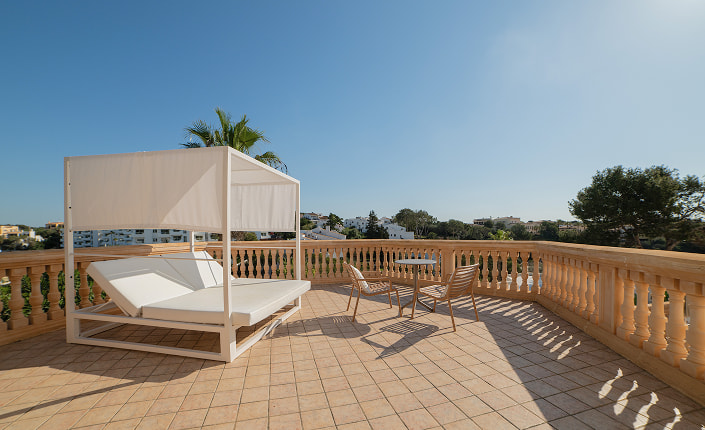 Apartamentos Azul Playa 1 Apartamentos en Cala Ferrera con terraza y cama balinesa